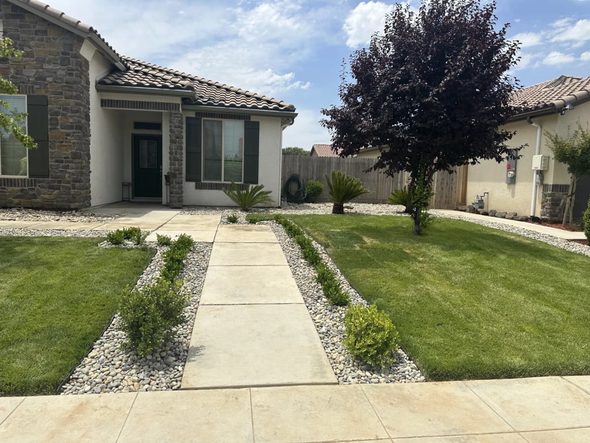 7 Lawn Care Mistakes Fresno Homeowners Make (And How to Fix Them)